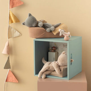 Maileg Плюшено спящо коте, Small - Cream peach