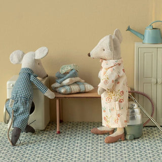 Maileg Grandma and Grandpa mice in cigarbox