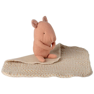 Maileg Приспивна играчка Lullaby friends, Прасенце - Rose