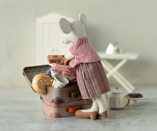 Maileg Плетена блуза и пола в куфар, Grandma mouse
